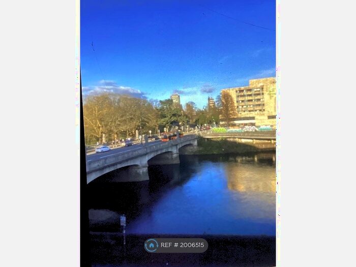 2 Bedroom Flat To Rent In Parkview Court, Cardiff, CF11