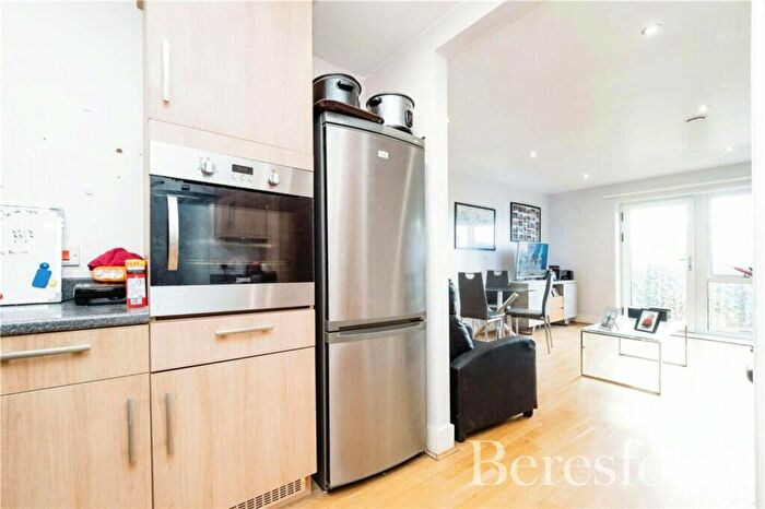 1 Bedroom Apartment For Sale In Dreywood Court, Squirrels Heath Lane, RM2