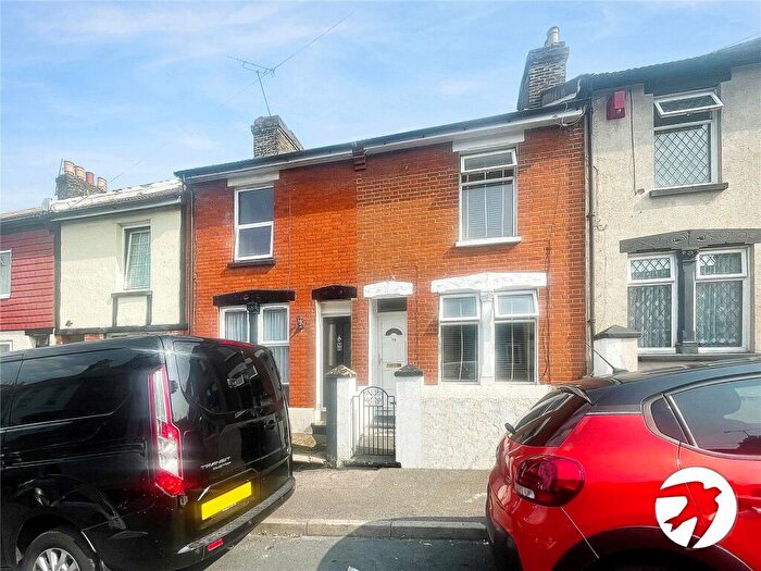 3 Bedroom Terraced House To Rent In Connaught Road, Chatham, Kent, ME4