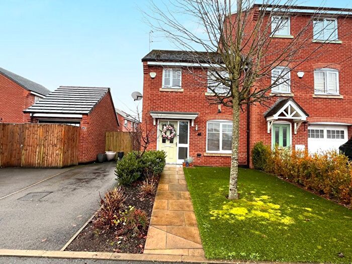 3 Bedroom Town House For Sale In Gort Way, Heywood, Greater Manchester, OL10