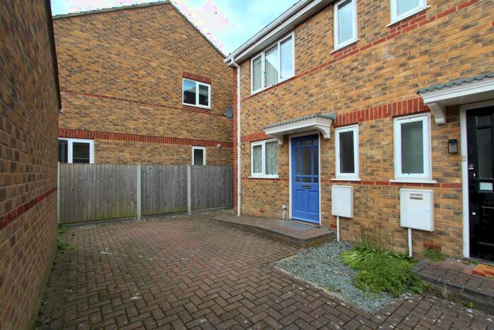 3 Bedroom Semi-Detached House To Rent In Church View Close, Southend On Sea, SS2