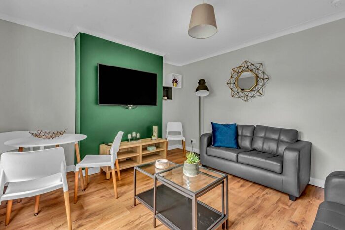 4 Bedroom House To Rent In Langdale Avenue, Leeds, LS6