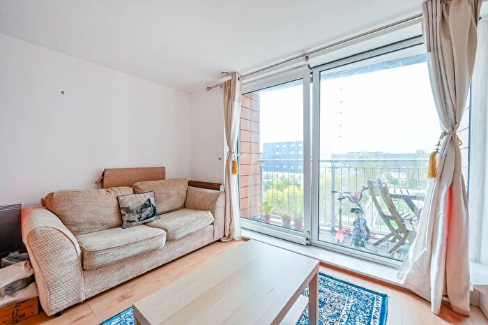 1 Bedroom Flat To Rent In Holland Gardens, Brentford, TW8