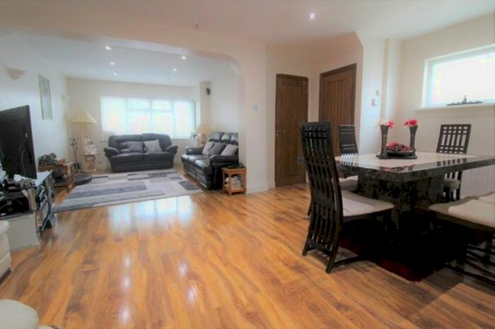 4 Bedroom Semi-Detached House To Rent In Raynton Drive, Hayes UB4