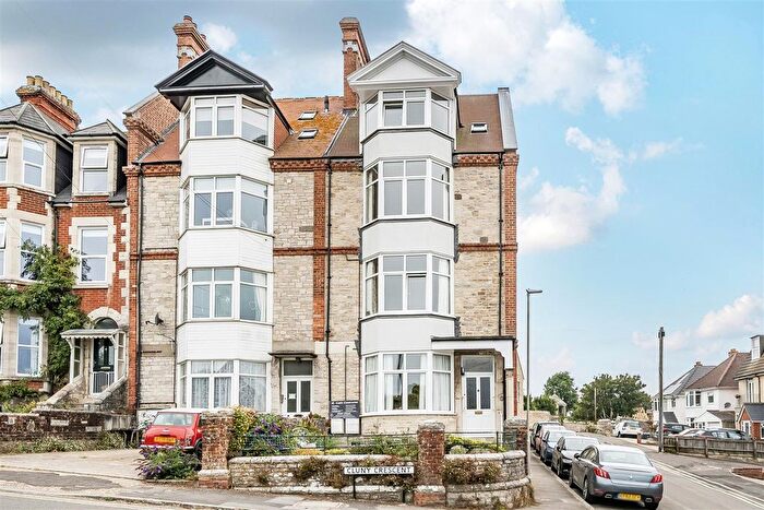 2 Bedroom Maisonette For Sale In Flat, Cluny Crescent, Swanage, BH19