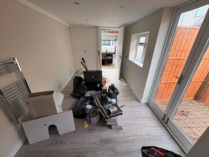 Studio To Rent In Springpond Road, Dagenham, RM9