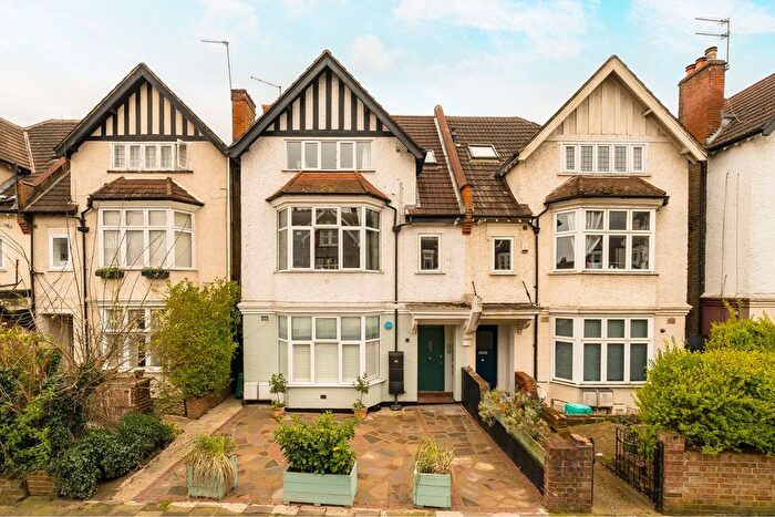 2 Bedroom Flat To Rent In Gleneldon Road, Streatham, SW16