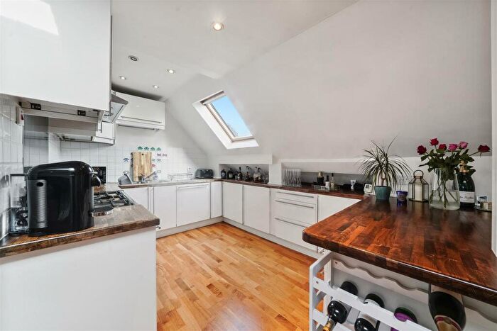 2 Bedroom Flat For Sale In Dartmouth Road, London, NW2
