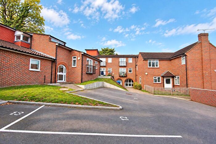 Apartment To Rent In Apple Trees Place, Woking, Surrey, GU22
