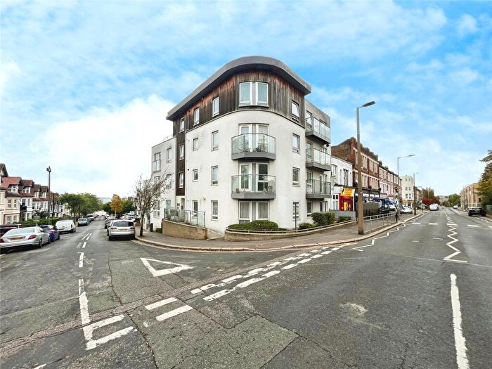 2 Bedroom Apartment For Sale In Palmerston Road, Westcliff-on-Sea, Essex, SS0