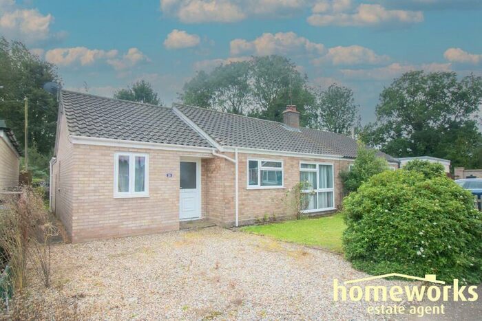3 Bedroom Semi-Detached Bungalow For Sale In Halls Drive, NR20