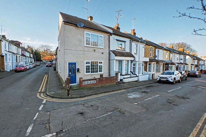 3 Bedroom End Terrace House To Rent In King William Road, Gillingham, ME7