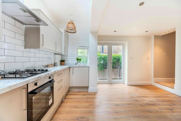 2 Bedroom Flat To Rent In Sellons Avenue, Harlesden, London, NW10