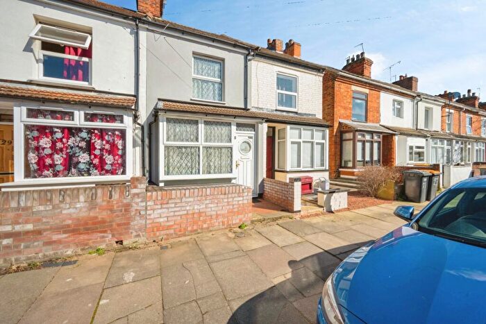 2 Bedroom Terraced House For Sale In Gratton Road, Bedford, Bedfordshire, MK40