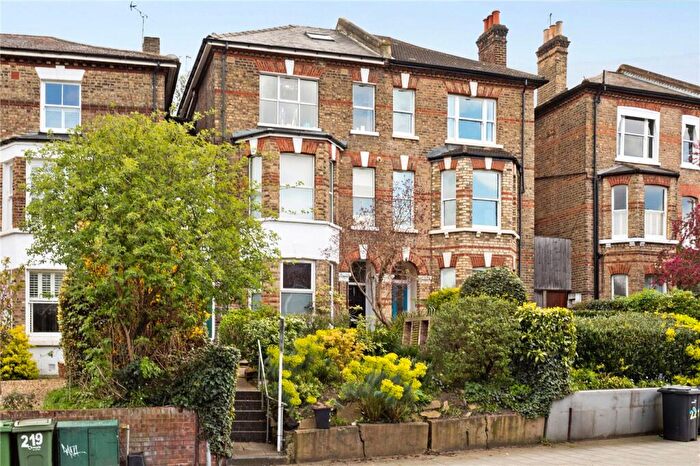 1 Bedroom Apartment For Sale In Norwood Road, London, SE24
