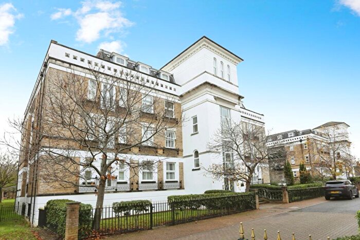 3 Bedroom Flat For Sale In St. Martins Lane, Beckenham, BR3