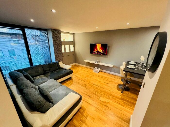 2 Bedroom House To Rent In Advent Way, Manchester, M4