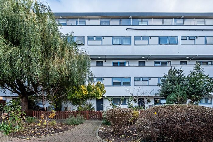 3 Bedroom Flat For Sale In Harrow Road, London, W9