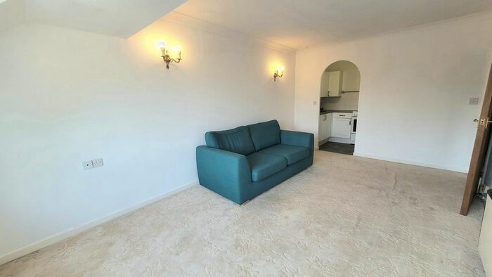 1 Bedroom Flat To Rent In Cassio Road, Watford, WD18