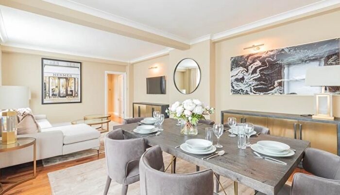 3 Bedroom Flat To Rent In Hill Street, Mayfair, London, W1J
