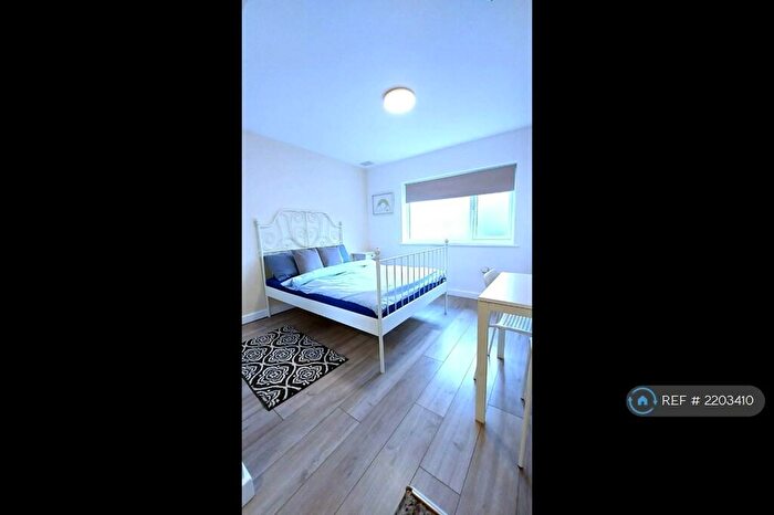 Studio To Rent In Studio, Edgware, HA8