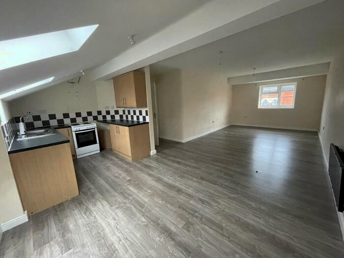 1 Bedroom Flat To Rent In Razia Apartments, Fulham Road, B11