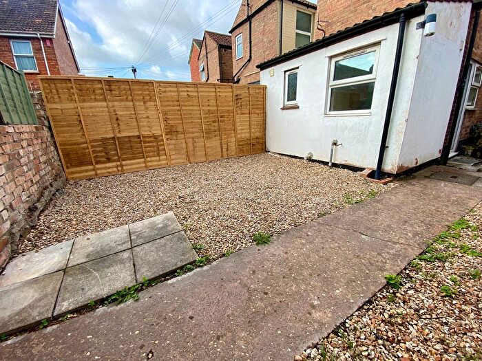 Studio To Rent In Cheddon Road, Taunton, TA2