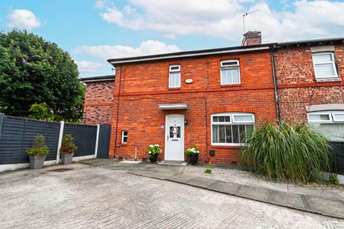 3 Bedroom Semi-Detached House For Sale In Alsop Avenue, Salford, M7