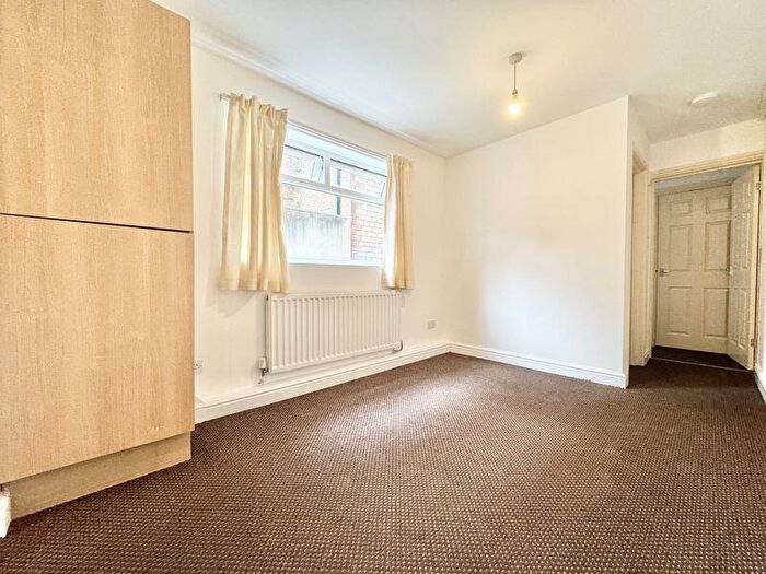 2 Bedroom Maisonette To Rent In Corporation Road, Grimsby, DN31