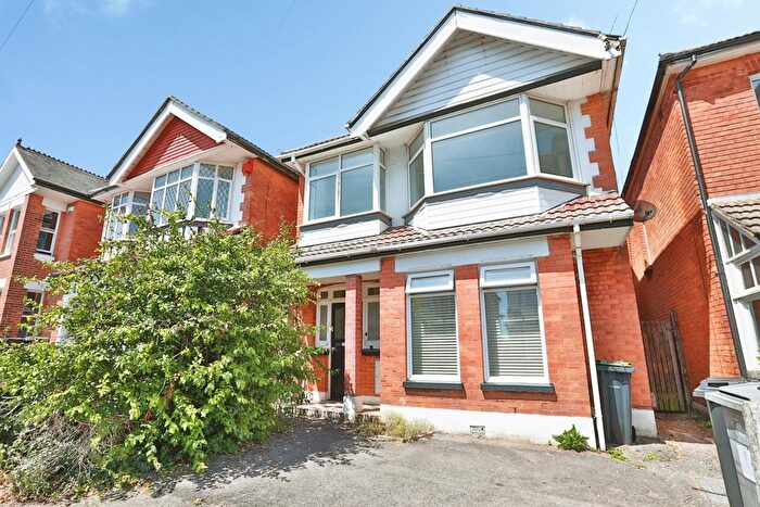 2 Bedroom Flat For Sale In Hillbrow Road, Bournemouth, Dorset, BH6