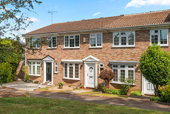 3 Bedroom House For Sale In Hillcrest, Weybridge, KT13