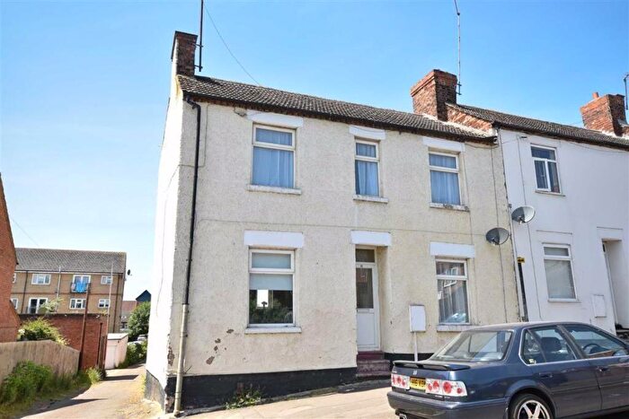 4 Bedroom End Of Terrace House To Rent In Brook Street East, Wellingborough, NN8