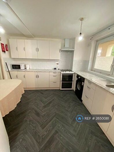 4 Bedroom Flat To Rent In Trellis Square, London, E3