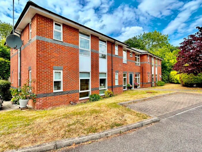 1 Bedroom Flat To Rent In Bridge Court, Wrecclesham, Farnham, GU10