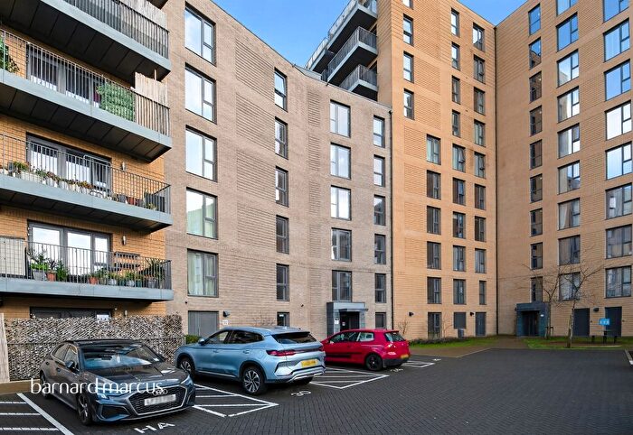 1 Bedroom Flat For Sale In Manor Place, Feltham, TW14