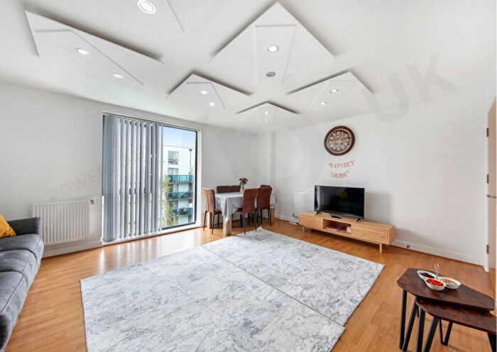 3 Bedroom Flat For Sale In Salk Close, Colindale London, NW9