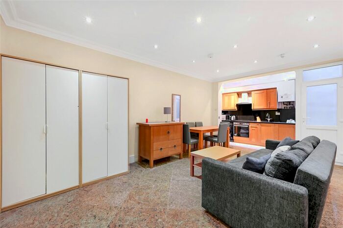 Studio To Rent In Courtfield Gardens, London, SW5