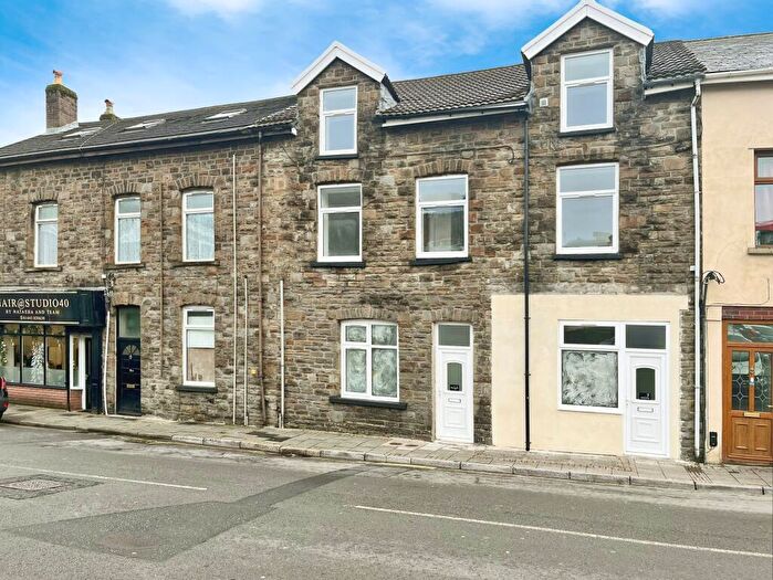 3 Bedroom Apartment To Rent In Llwynypia Road, Tonypandy, CF40