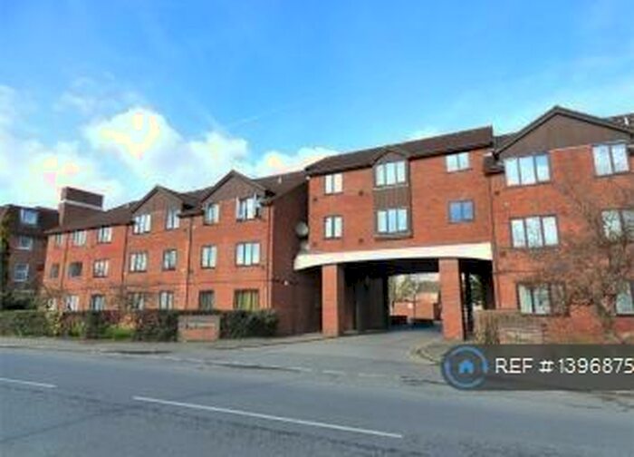1 Bedroom Flat To Rent In Old Bath Road, Colnbrook, Slough, SL3