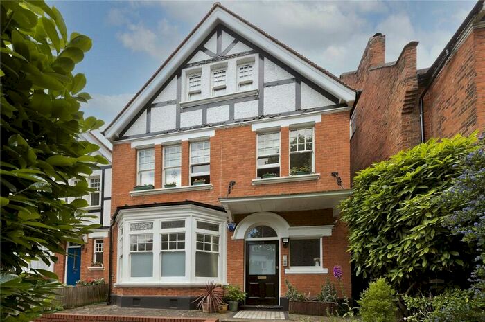 3 Bedroom Apartment To Rent In Brondesbury Park, London, NW2