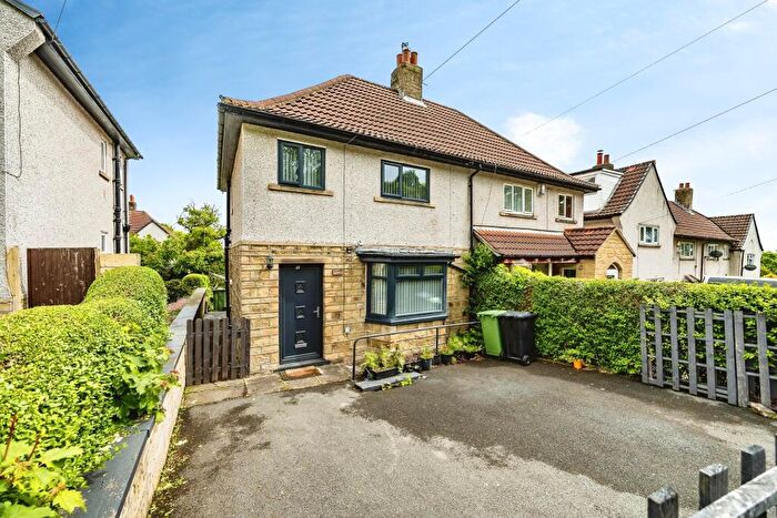 3 Bedroom Semi-Detached House For Sale In Highlands Avenue, Huddersfield, HD5