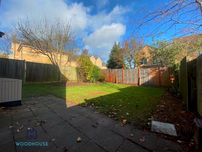 1 Bedroom Ground Flat To Rent In Hornbeams Rise, London, N11