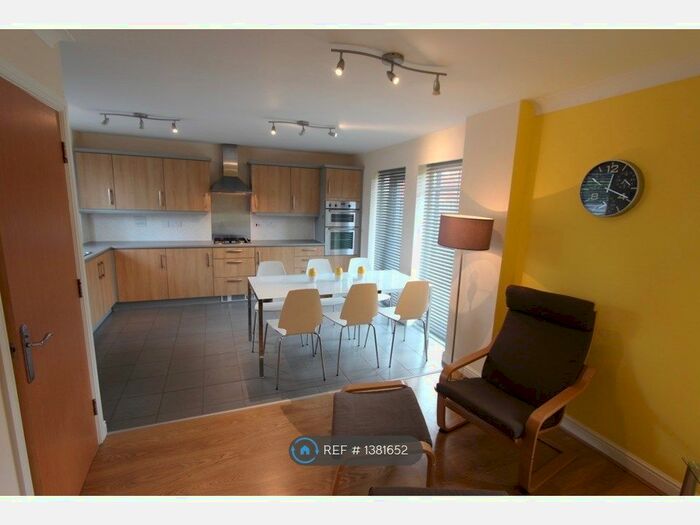 3 Bedroom Semi-Detached House To Rent In Drayton Street, Manchester, M15