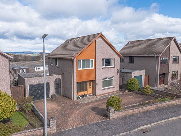 3 Bedroom Detached House For Sale In Glenfield Court, Cowdenbeath, KY4