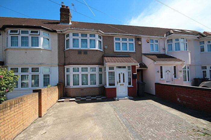5 Bedroom Terraced House To Rent In Berkeley Avenue, Hounslow, TW4