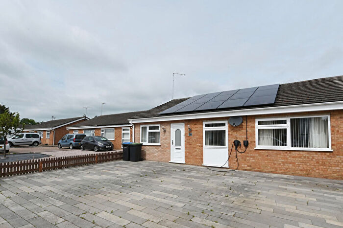 3 Bedroom Semi-Detached Bungalow For Sale In Chapel Field, Bramford, IP8