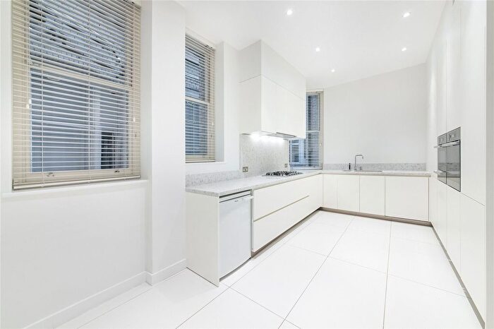 3 Bedroom Flat To Rent In Wellesley House, Sloane Square, London, SW1W