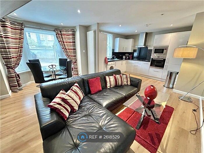 2 Bedroom Flat To Rent In Belgrave Terrace, Aberdeen, AB25