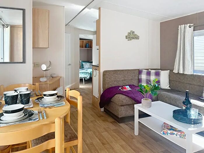 4 Bedroom Park Home For Sale In Arbor Lane, Lowestoft, NR33