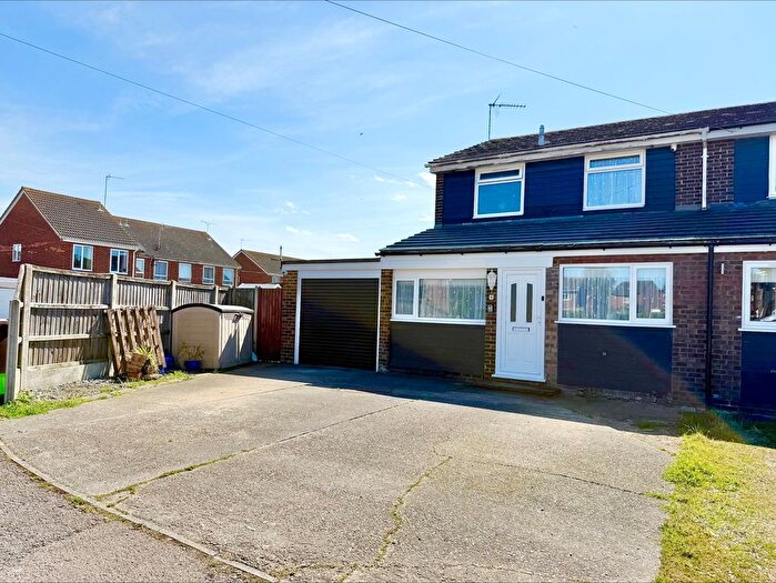 3 Bedroom Semi-Detached House For Sale In Blenheim Avenue, Martham, NR29